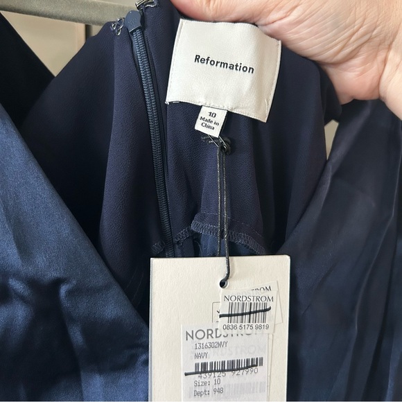 Reformation Stasia Dress in Navy, NWT size 10! - Picture 6 of 7